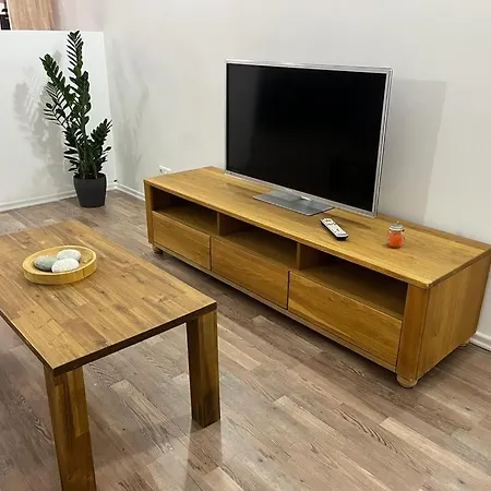 Leonardo Apartment *