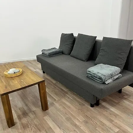 Leonardo Apartment *